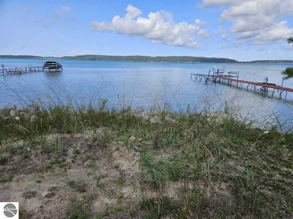 Figg Road, Frankfort, MI 49635