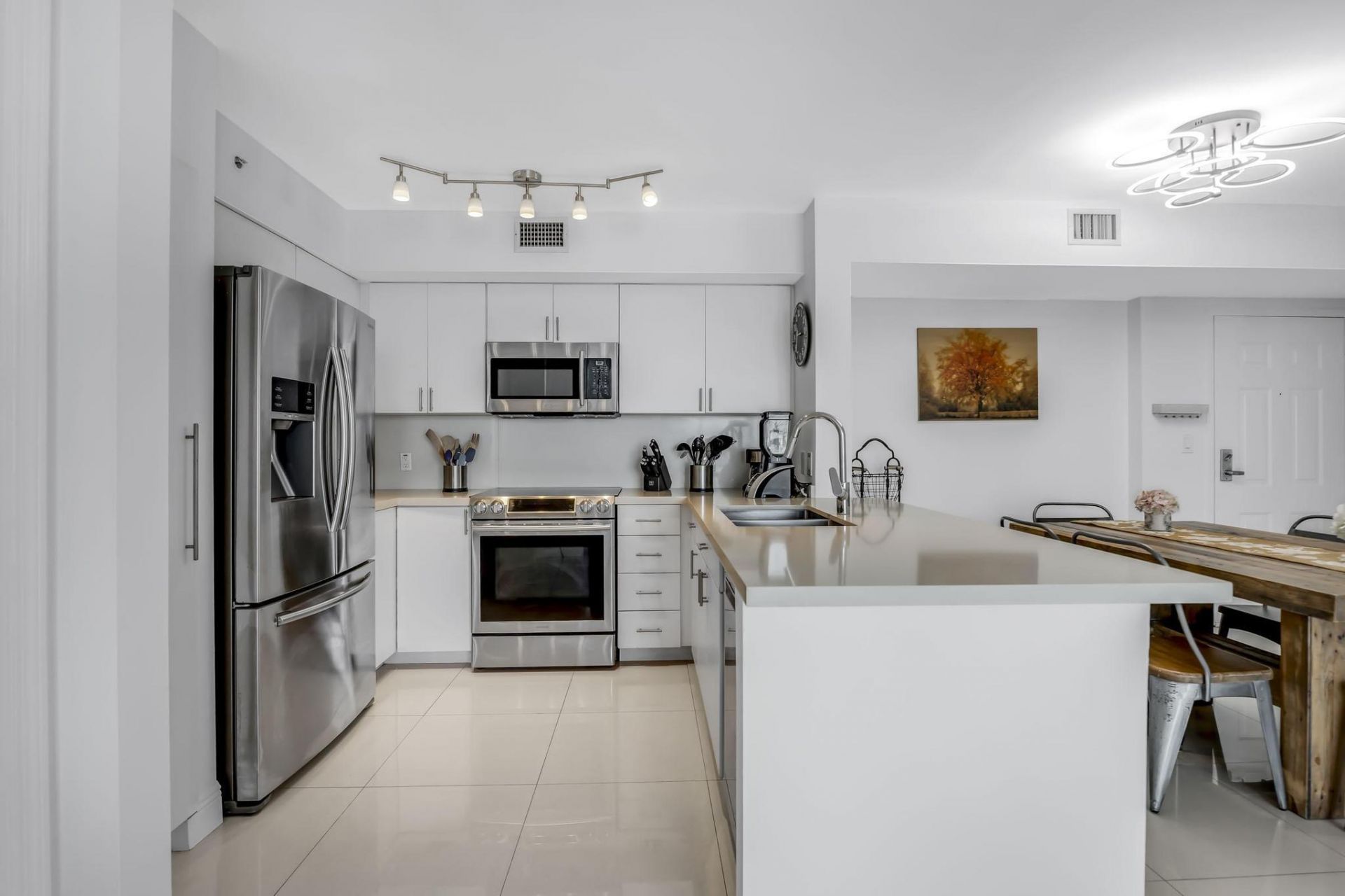 1155 Brickell Bay Drive, Unit 2509, Miami, FL 33131 Photo