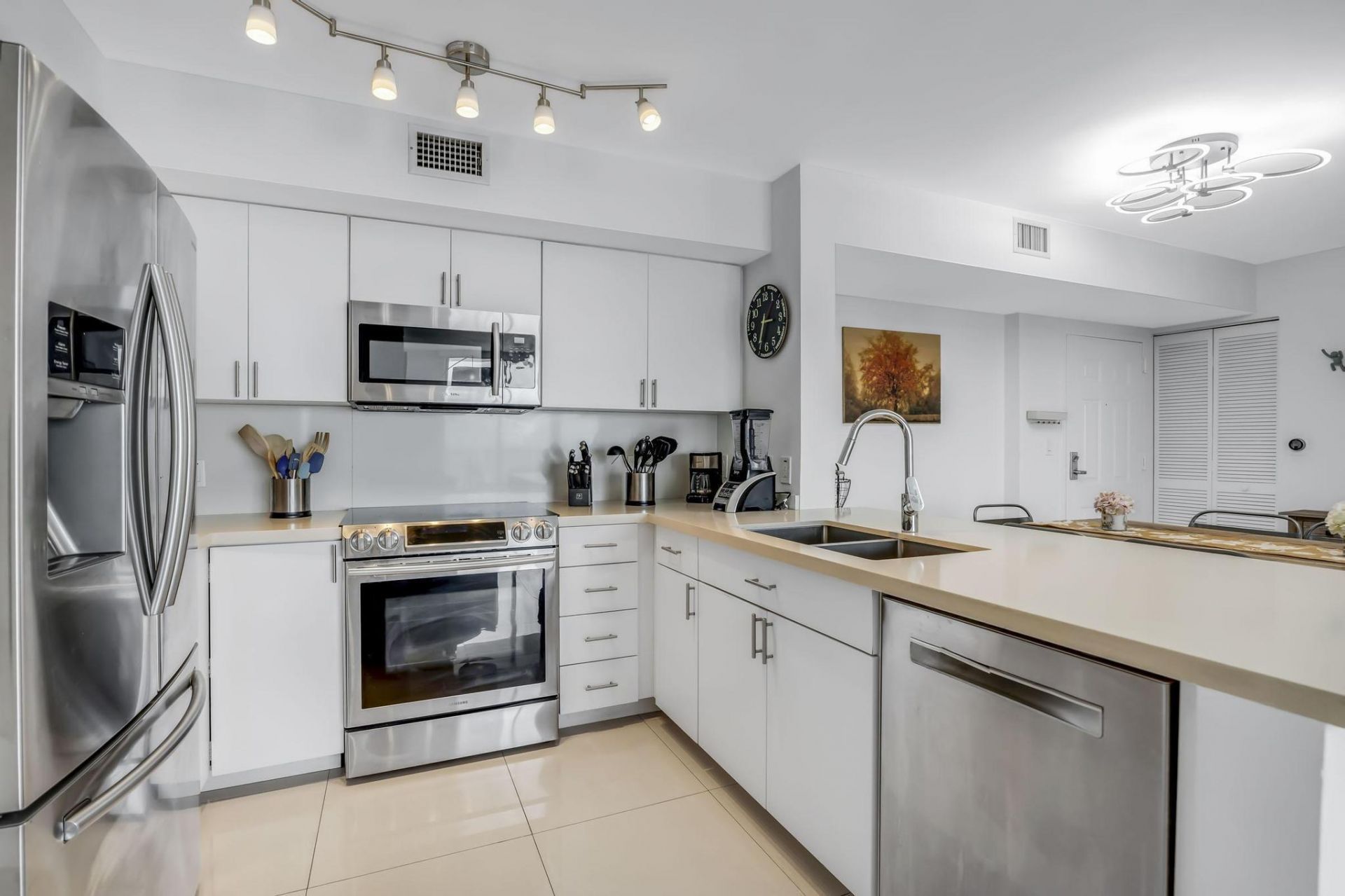 1155 Brickell Bay Drive, Unit 2509, Miami, FL 33131 Photo
