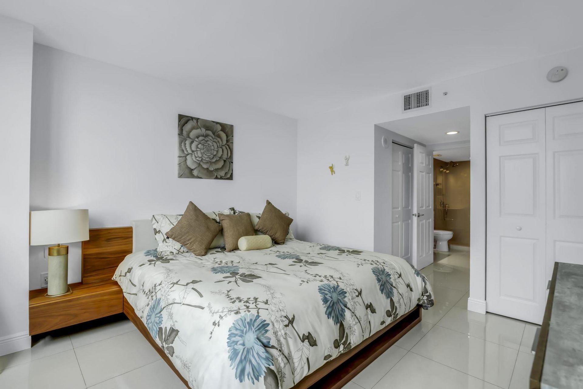 1155 Brickell Bay Drive, Unit 2509, Miami, FL 33131 Photo