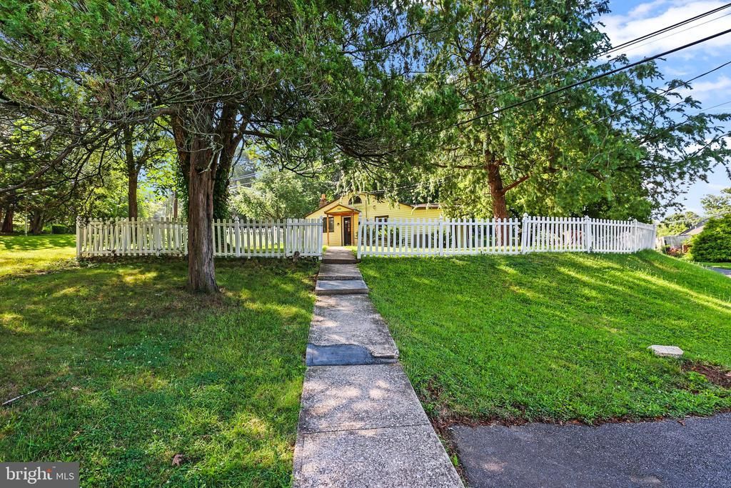 586 LEWISBERRY ROAD , NEW CUMBERLAND, PA 17070