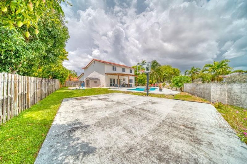 8611 SW 207th Ter, Cutler Bay, FL 33189 Photo