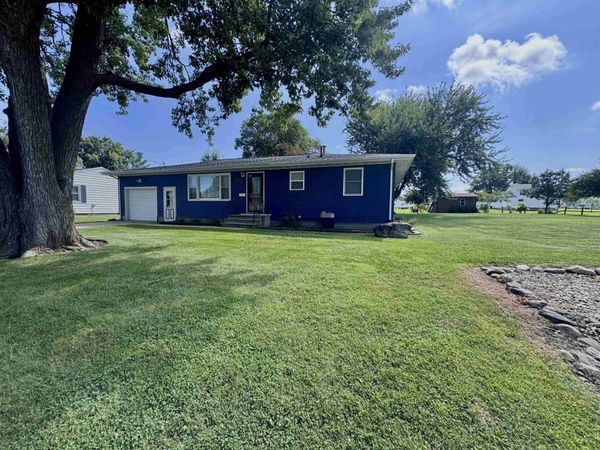 947 1st Ave SE , Oelwein, IA 50662