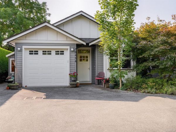 7045 Wallace Dr, Unit #A, Central Saanich, BC V8M 1E9