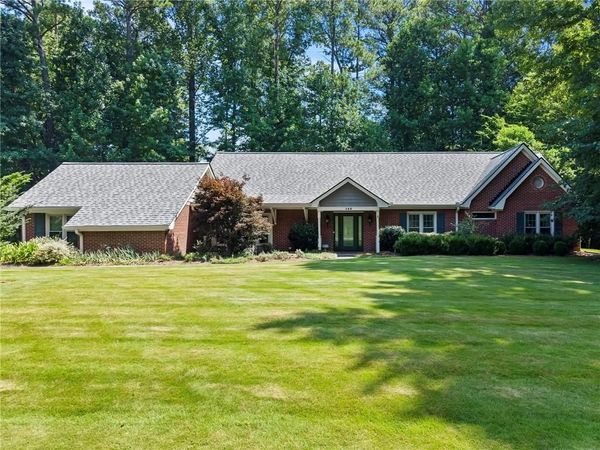 146 Lakeside Drive NW, Kennesaw, GA 30144