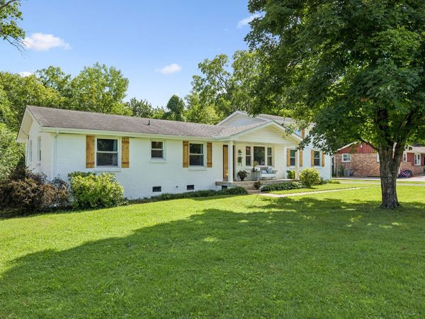 110 Donna Drive , Hendersonville, TN 37075