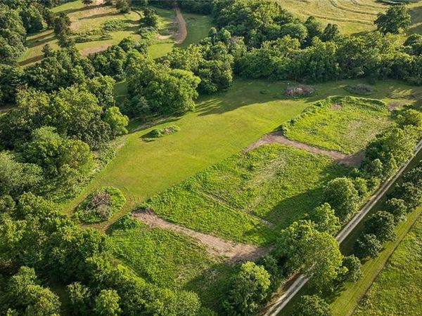 22245 Lix Road , Warrenton, MO 63383