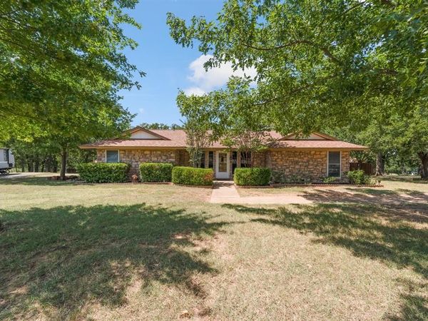 212 Roaring Springs Drive, Joshua, TX 76058