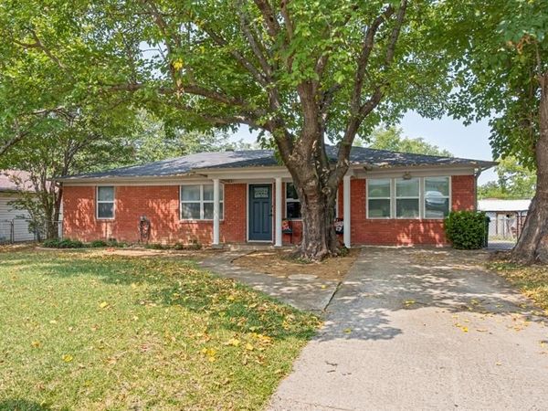 1009 Zelda Drive, Hurst, TX 76053