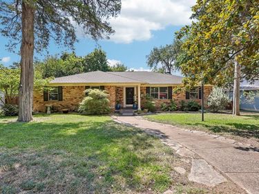 8324 Moorcroft Drive , Dallas, TX 75228