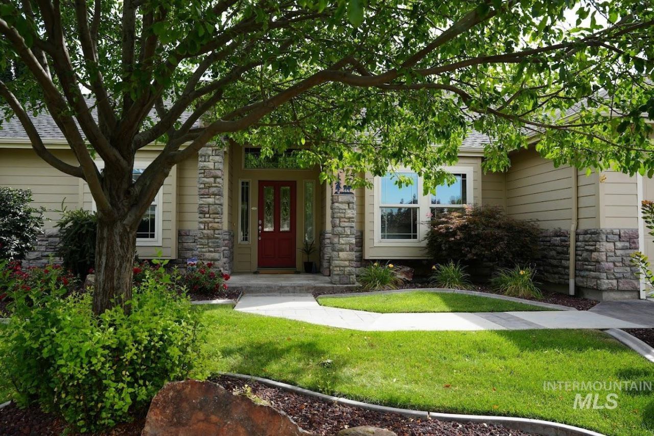 4525 W White Ash Dr, Meridian, ID 83642 Main Photo