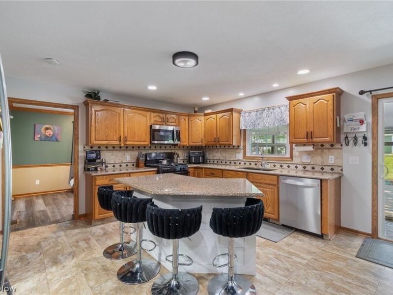 1718 Cornerstone Street SW, Hartville, OH 44632 Photo 7