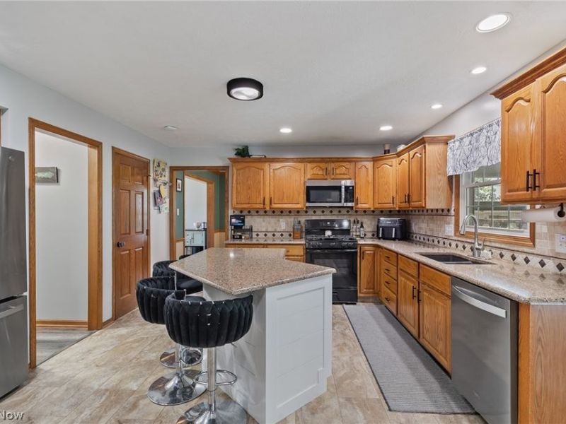 1718 Cornerstone Street SW, Hartville, OH 44632 Photo 8
