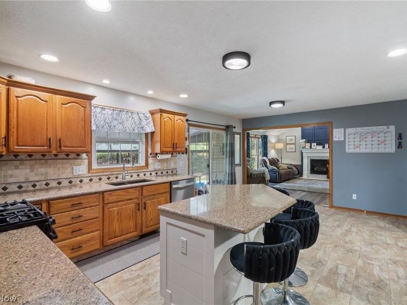 1718 Cornerstone Street SW, Hartville, OH 44632 Photo 9