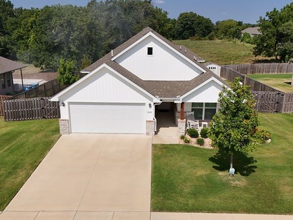 303 Trimble Lane, Pea Ridge, AR 72751