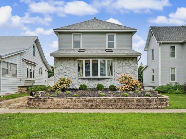 222 S Sangamon Avenue , Gibson City, IL 60936