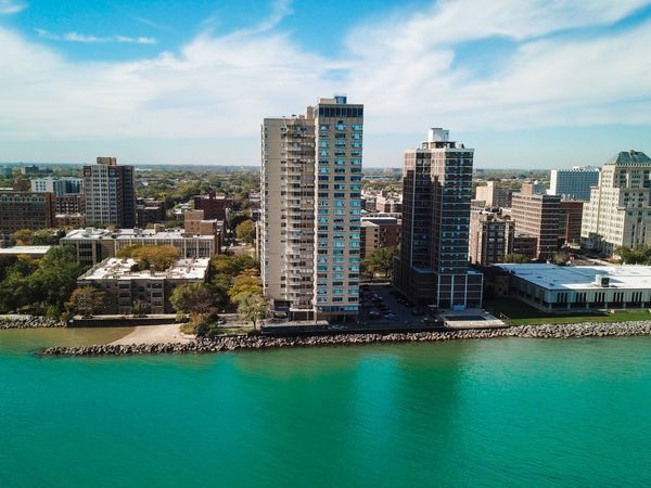 6301 N Sheridan Road, Unit 9V, Chicago, IL 60660