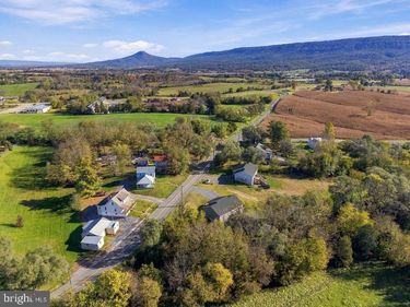 303 E OLD CROSS ROAD, NEW MARKET, VA 22844