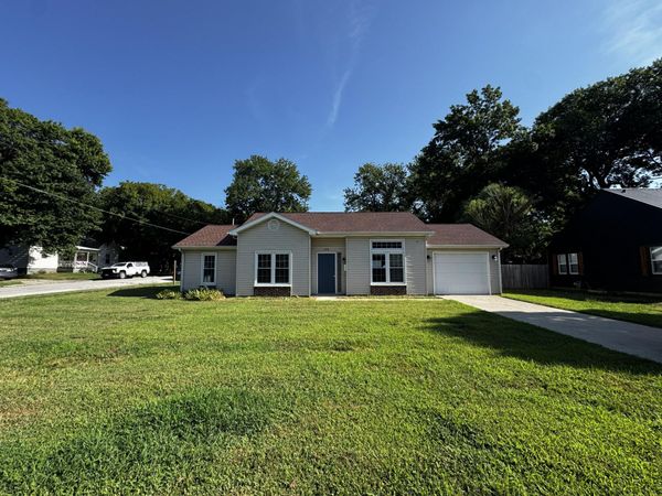 428 W Sycamore Street , Nevada, MO 64772
