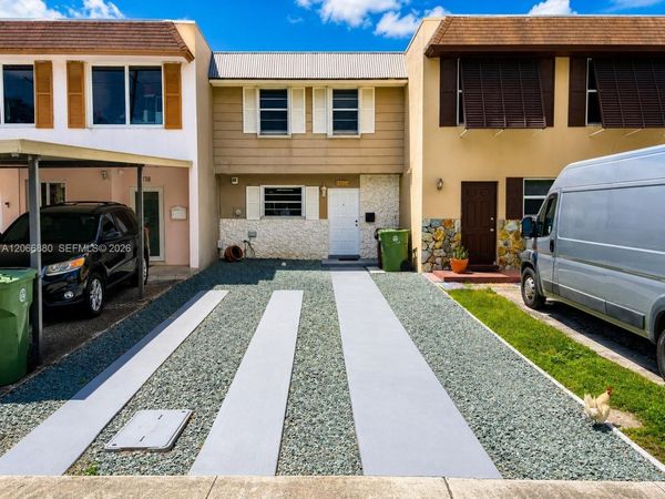 1720 W 75th St , Hialeah, FL 33014