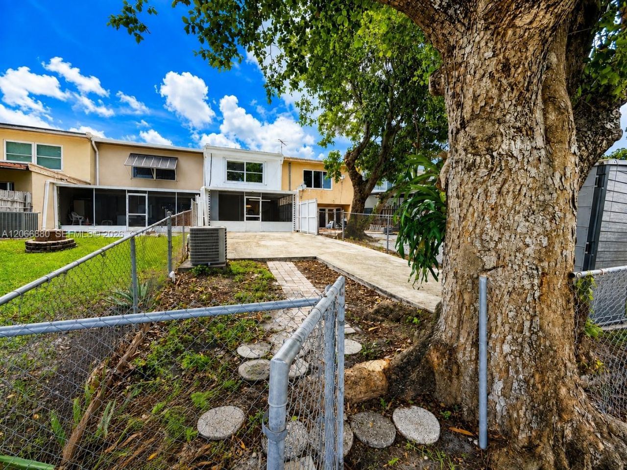 1720 W 75th St, Hialeah, FL 33014 Photo