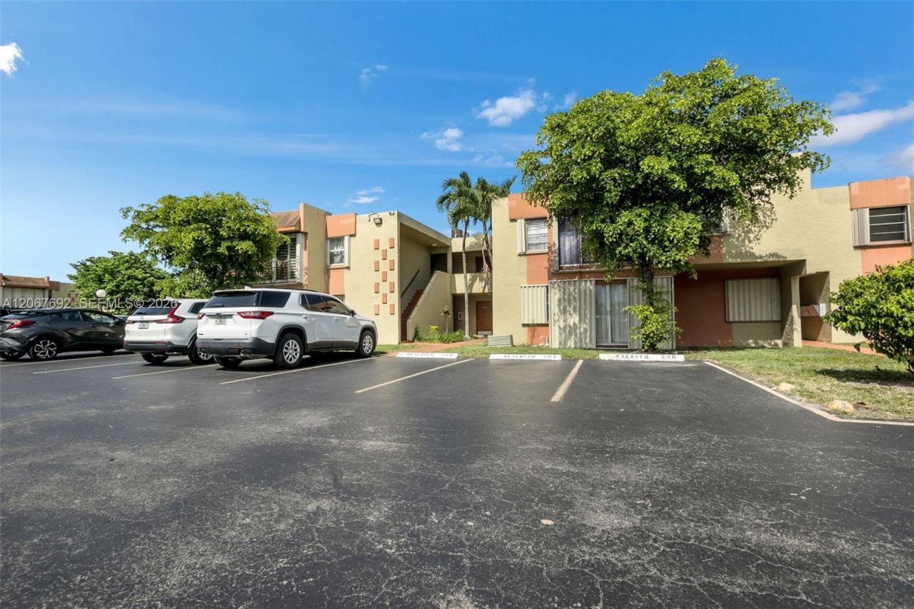 9370 W Flagler St , Unit 209A, Miami, FL 33174 Photo