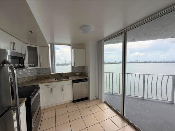 7601 E Treasure Dr , Unit 2220, North Bay Village, FL 33141