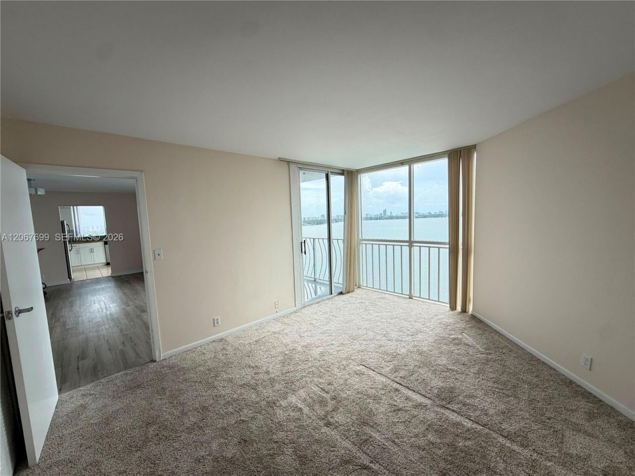 7601 E Treasure Dr , Unit 2220, North Bay Village, FL 33141 Photo