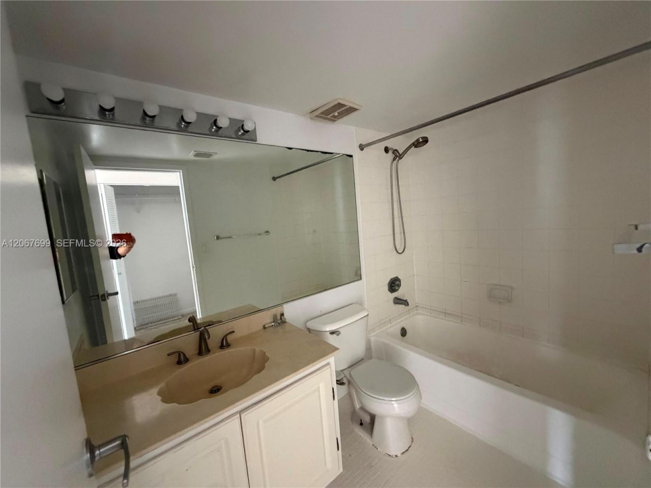 7601 E Treasure Dr , Unit 2220, North Bay Village, FL 33141 Photo
