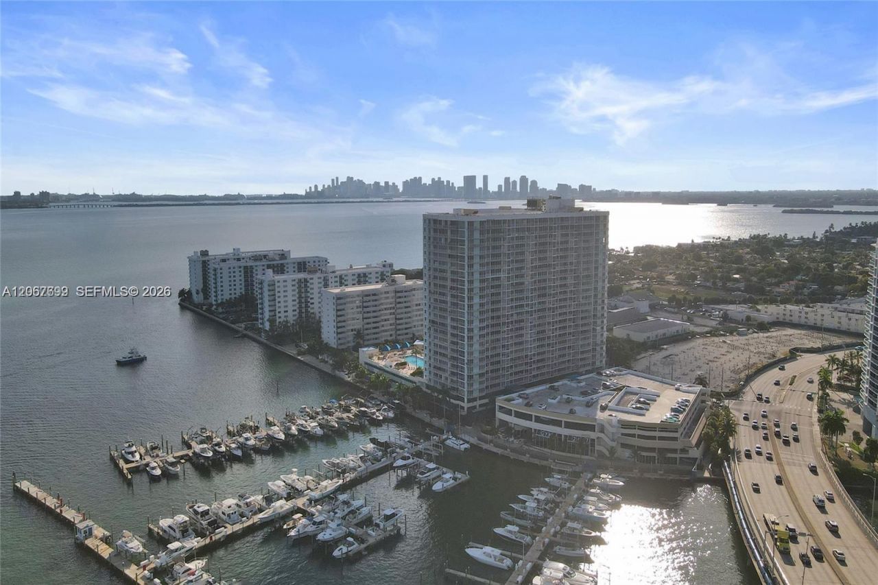 7601 E Treasure Dr , Unit 2220, North Bay Village, FL 33141 Photo