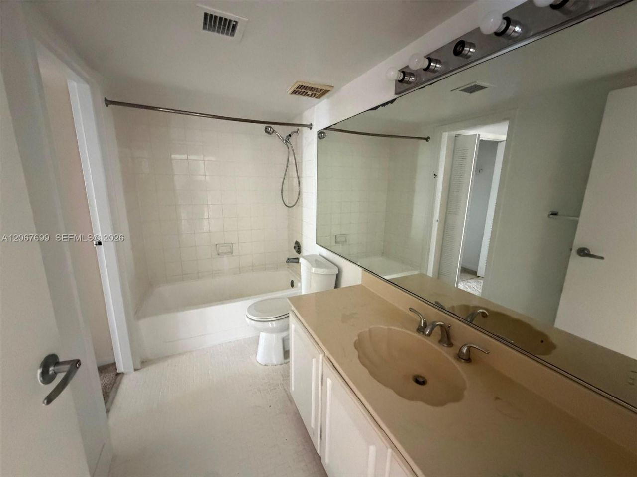 7601 E Treasure Dr , Unit 2220, North Bay Village, FL 33141 Photo