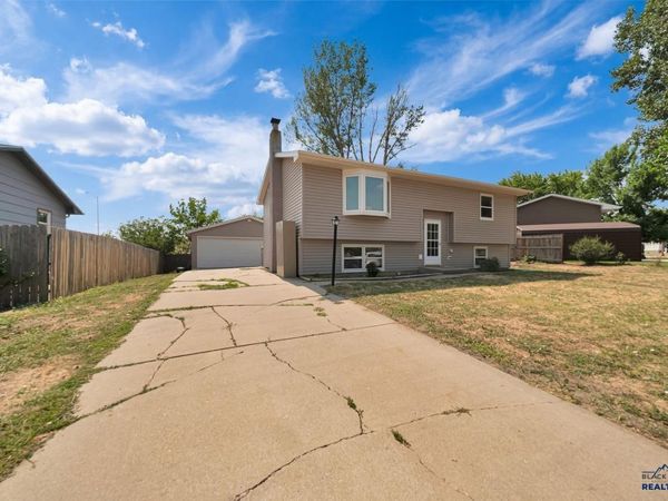 3824 CHIEF DR, Rapid City, SD 57701