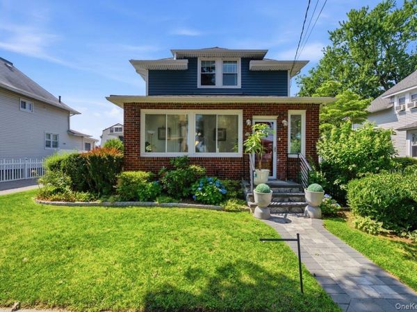 123 Briggs Avenue , Yonkers, NY 10701