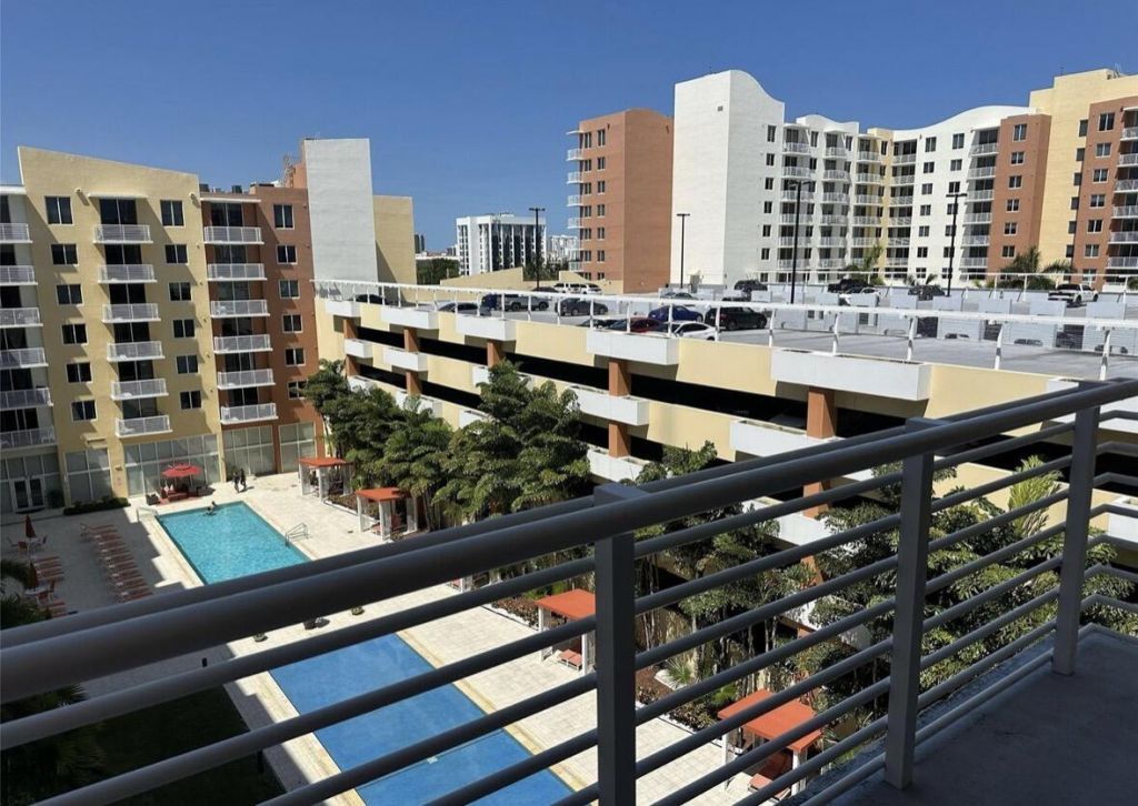 2775 NE 187th Street, Unit 325, Miami, FL 33180 Photo