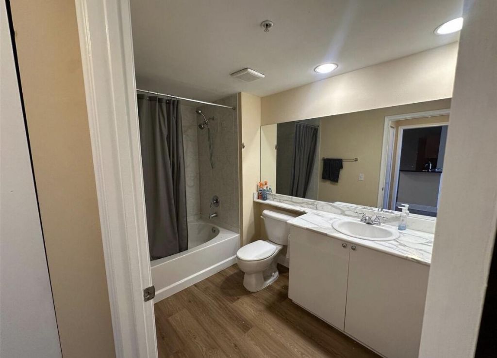 2775 NE 187th Street, Unit 325, Miami, FL 33180 Photo