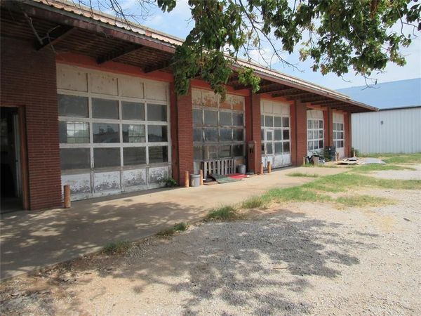 606 S Chickasaw Street, Pauls Valley, OK 73075