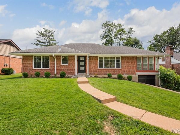 8104 Edinburgh Drive, Clayton, MO 63105