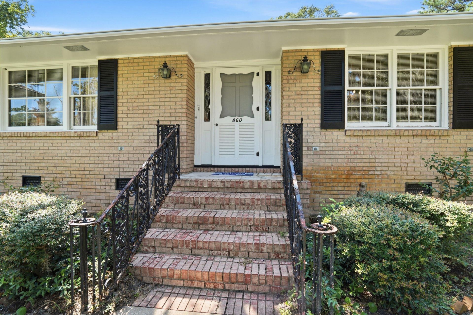 860 N Shem Drive Photo 4