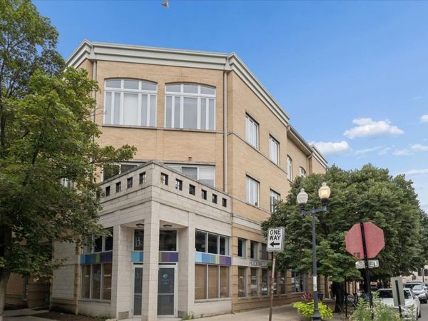 2555 W Leland Avenue , Unit 203, Chicago, IL 60625