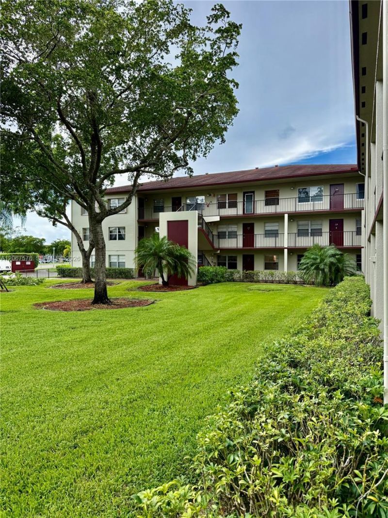 150 150 SW 134th Way, Unit R109, Pembroke Pines, FL 33027 Photo