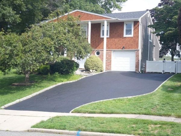 21 Wesleyan Road , Commack, NY 11725