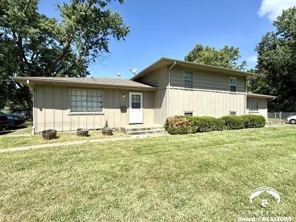 2911 & 2913 Belle Haven Drive, Lawrence, KS 66046