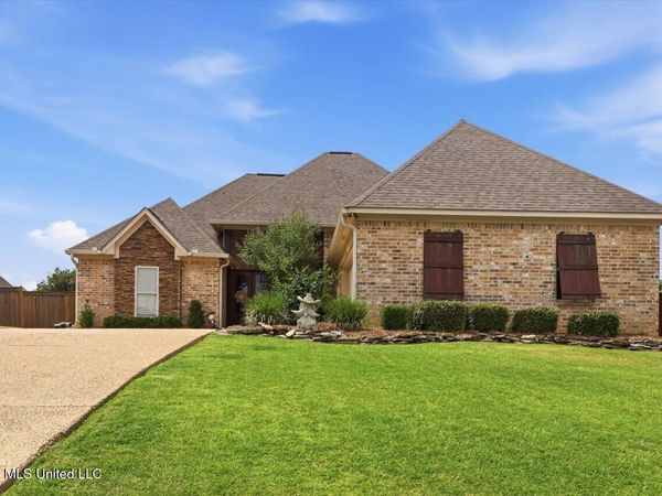 218 Emerald Circle, Brandon, MS 39047