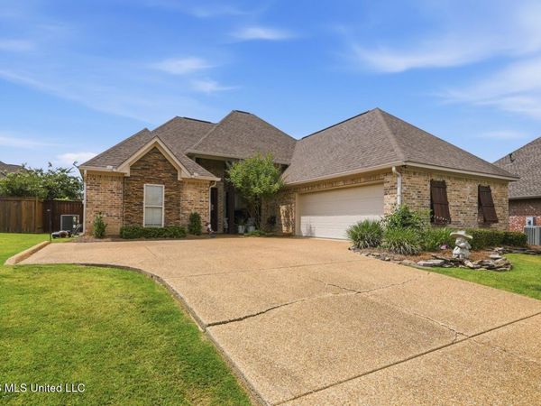 218 Emerald Circle, Brandon, MS 39047