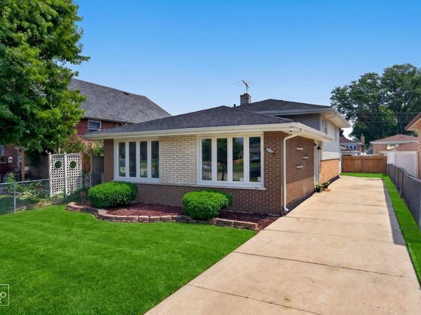 7725 NARRAGANSETT Avenue , Burbank, IL 60459