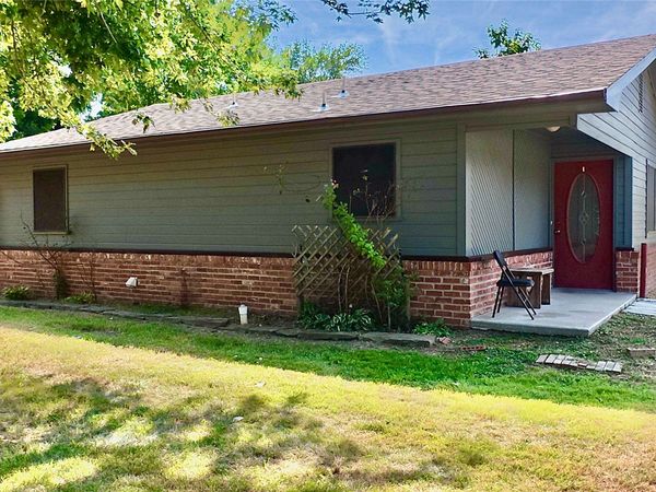 200 W Creek Avenue , Checotah, OK 74426