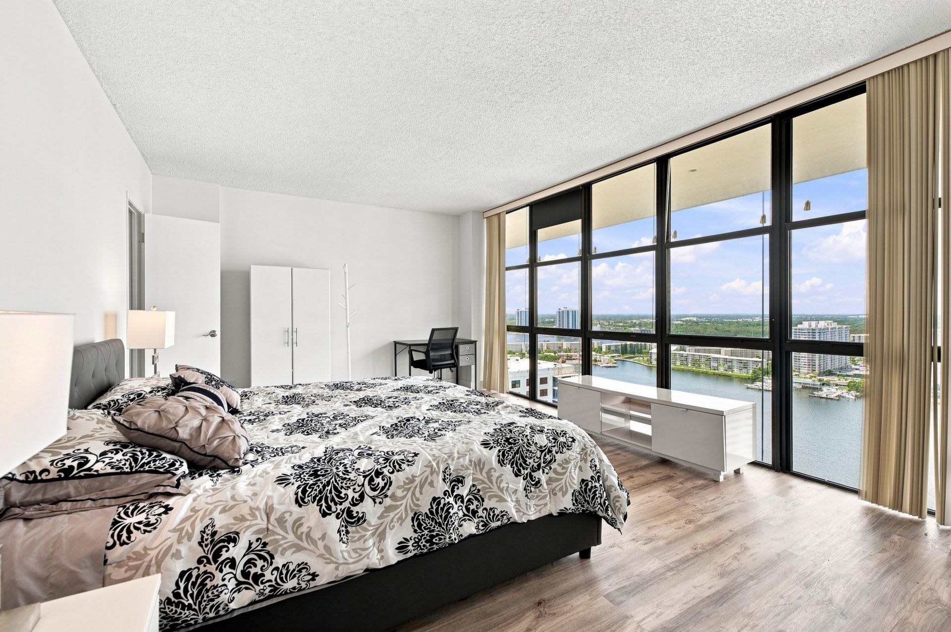 18181 NE 31st Court, Unit PH10, Aventura, FL 33160 Photo