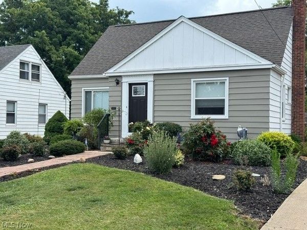 2725 Walbrook Avenue, Cleveland, OH 44109