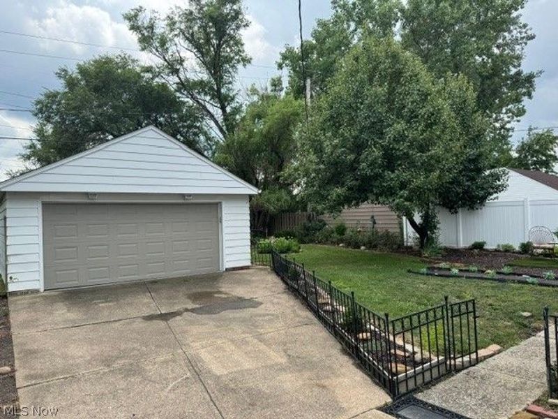2725 Walbrook Avenue, Cleveland, OH 44109 Photo 33