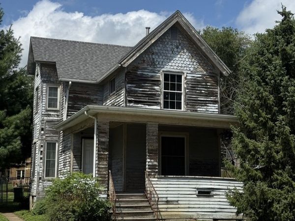 604 Melrose Court , Clinton, IA 52732